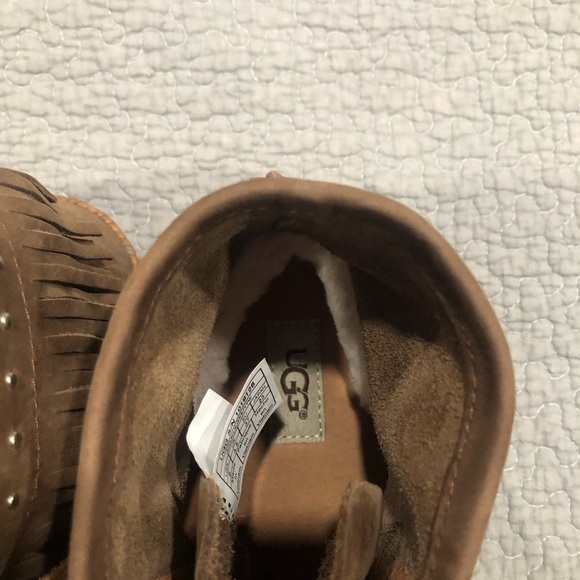 UGG ALEXIA DARK CHESTNUT NUBUCK LEATHER FRINGE STUDDED MOCCASIN ANKLE BOOTS SZ 6 - Picture 3 of 9